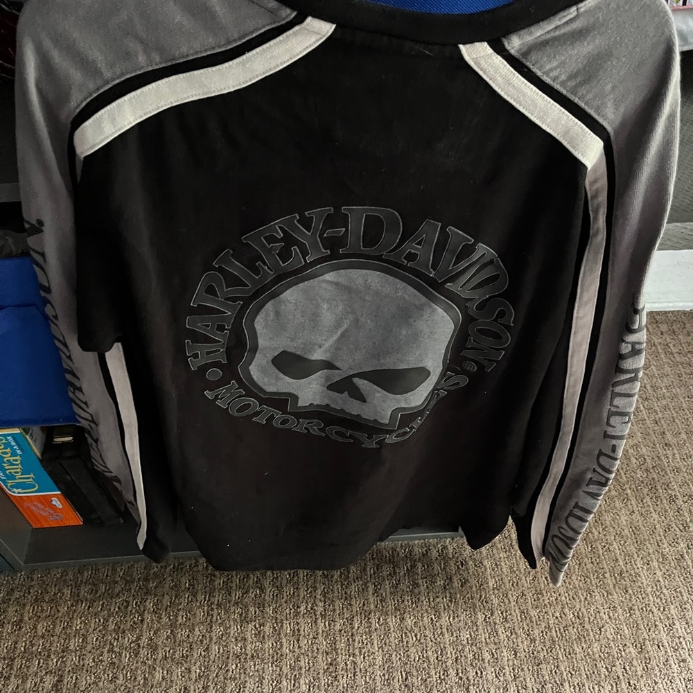Harley Davidson pullover.
